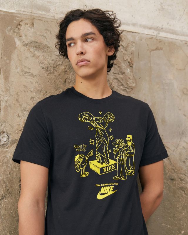 Product: NIKE - T shirt girocollo da uomo nera in cotone con logo giallo (1 of 4)