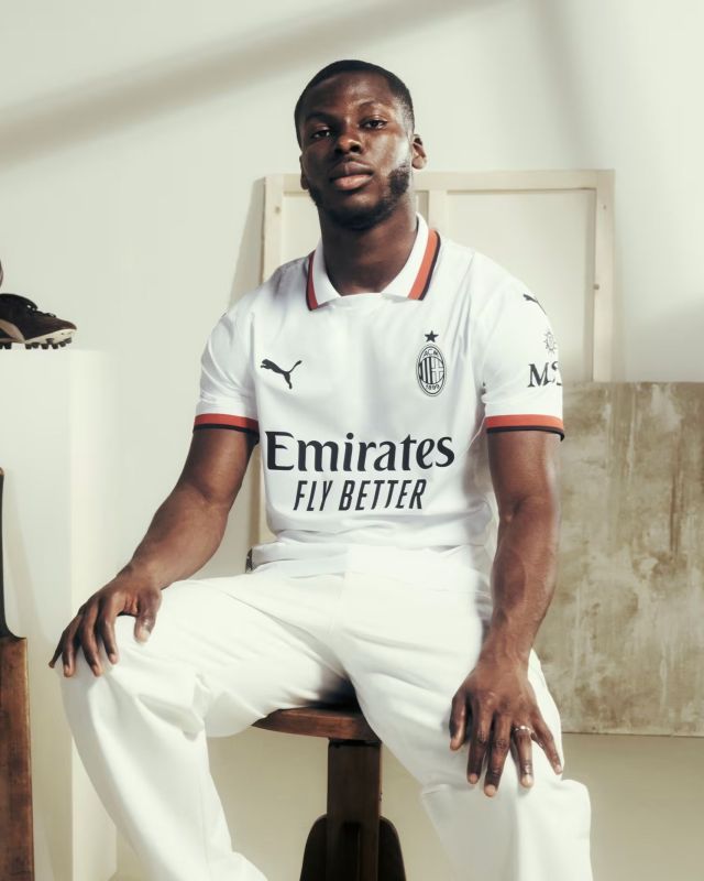 Product: PUMA - T-SHIRT BIANCA/ROSSA E NERA AC MILAN AWAY REPLICA DA UOMO - 775015-02 (1 of 7)