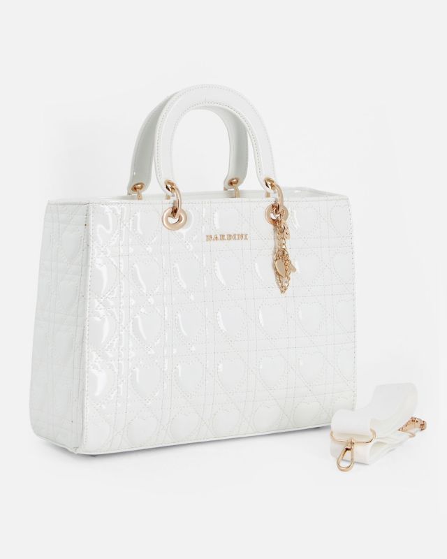 Product: NARDINI - Borsa grande bianca due manici effetto vernice trapuntata con cuori e ciondoli, tracolla removibile (1 of 4)