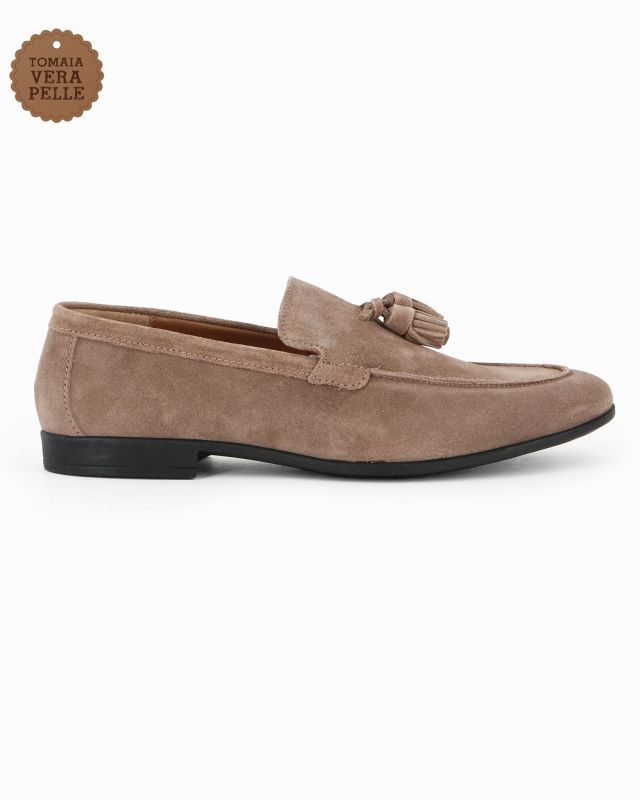 Prodotto: CLASS MAN - Mocassino taupe scamosciato in VERA PELLE con nappe