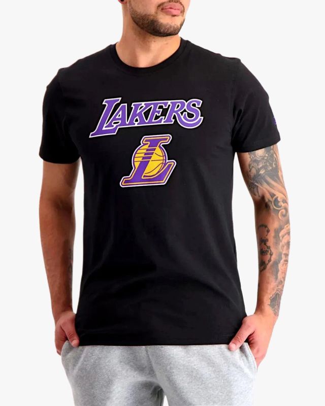 Prodotto: NEW ERA - T shirt girocollo nera in cotone con logo Lakers