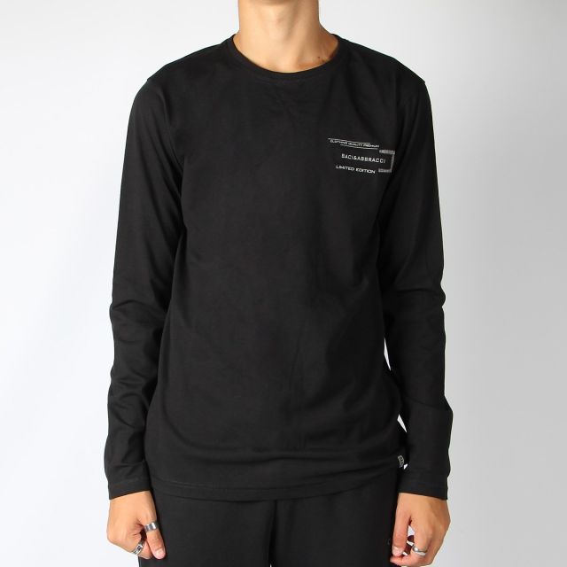 Prodotto: B&A - T-SHIRT NERA MANICA LUNGA CON APPLICAZIONE