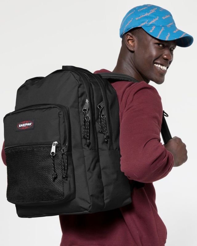 Prodotto: EASTPAK - Zaino PINNACLE nero con due scomparti principali, due tasche anteriori e un organizer interno