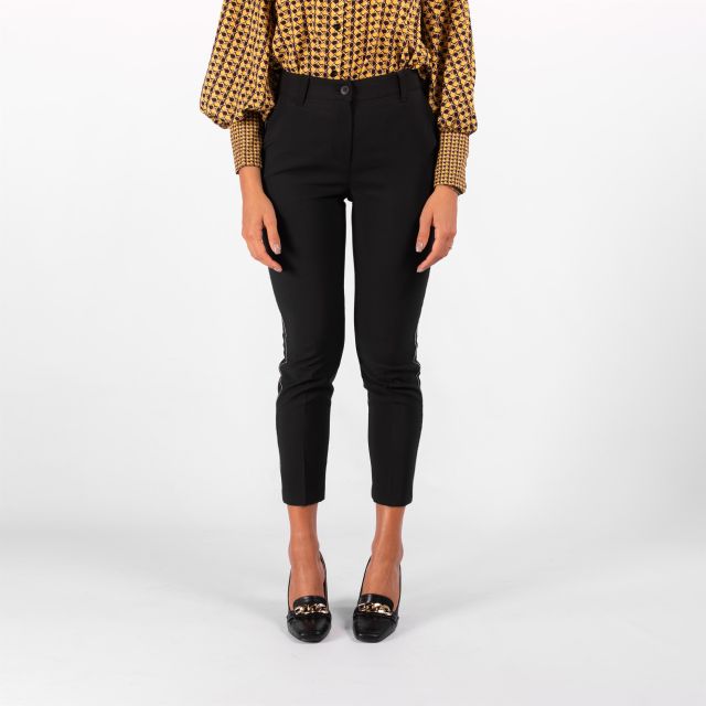 Prodotto: PAQUITA - PANTALONE NERO CON PROFILI CATENA