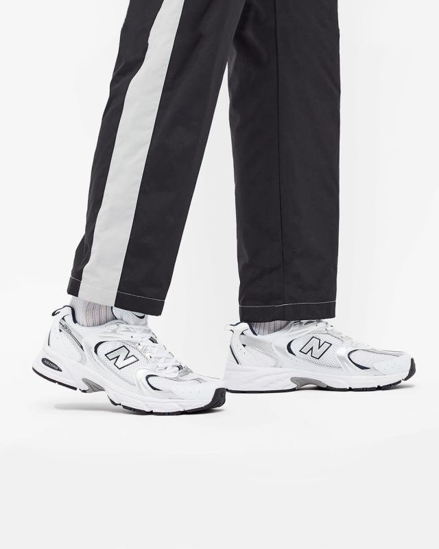 Prodotto: NEW BALANCE 530 – SNEAKERS UNISEX LIFESTYLE BIANCA / GRIGIA / BLU – MR530SG