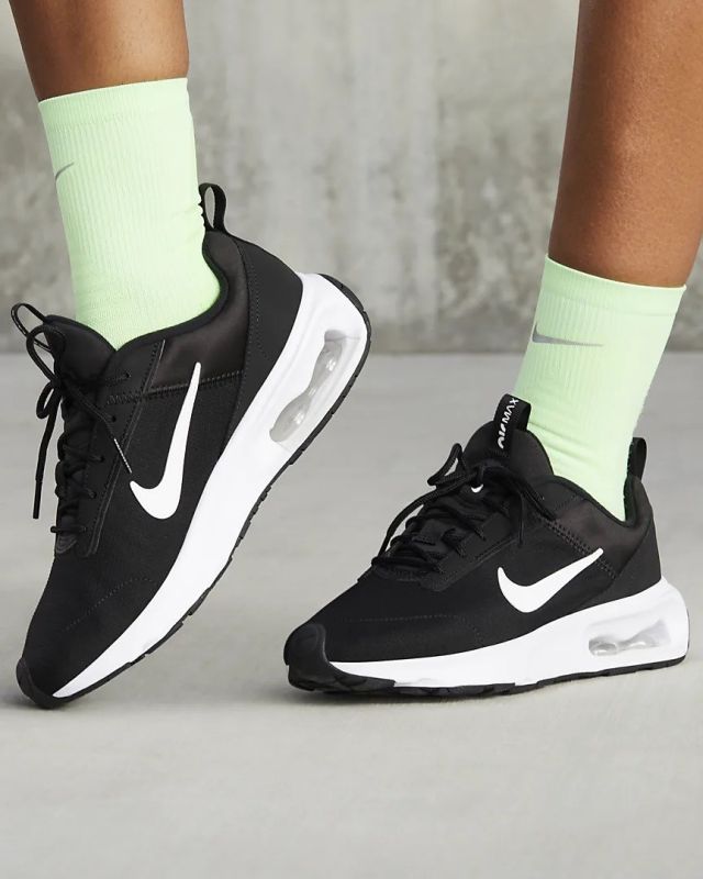 Prodotto: NIKE - Sneakers da donna nera e bianca con tomaia in mesh traspirante e intersuola in schiuma - AIR MAX INTRLK LITE