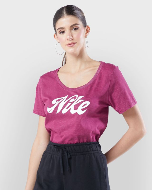 Prodotto: NIKE - T shirt girocollo da donna viola in tessuto traspirante con logo bianco
