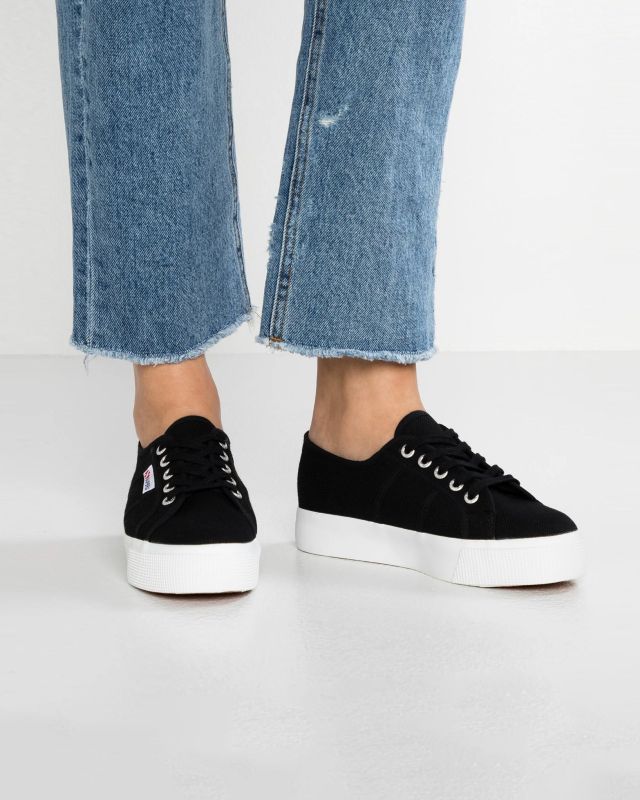 Prodotto: SUPERGA - Sneakers da donna nera e bianca con suola spessa e occhielli argento metallizzato - 2730 MID PLATFORM