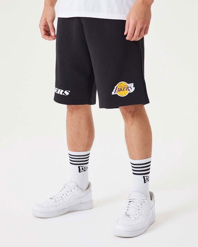 Prodotto: NEW ERA - Pantalone corto oversize fit da uomo nero con logo Lakers