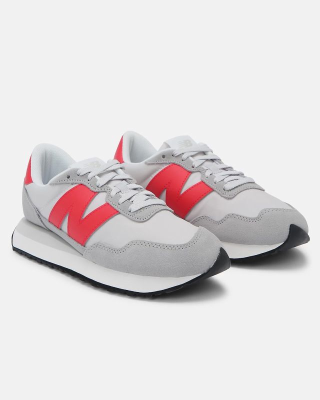 Prodotto: NEW BALANCE - Sneakers da uomo grigia e rossa con dettagli scamosciati - 237