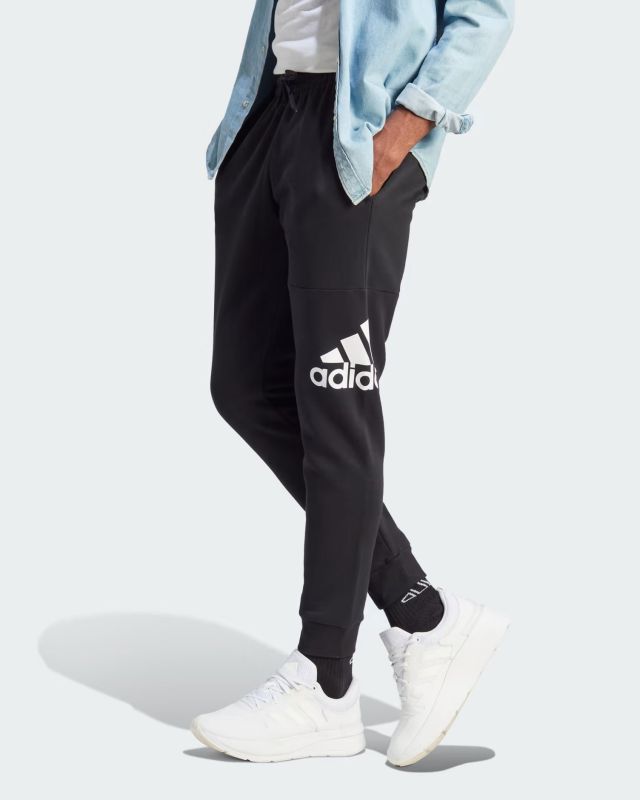 Prodotto: ADIDAS - PANTALONI ESSENTIALS FLEECE TAPERED CUFF BIG LOGO - IB4025