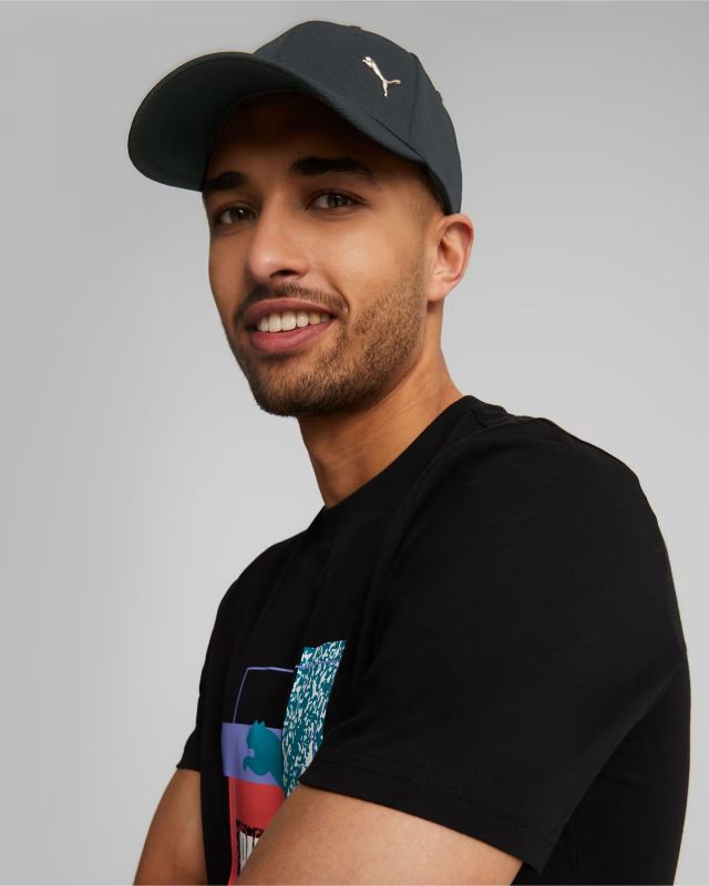 Prodotto: PUMA - Cappello nero regolabile con logo oro