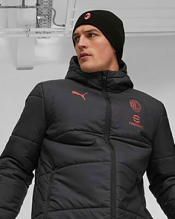 Prodotto: PUMA - Cappello invernale nero con logo rosso Milan