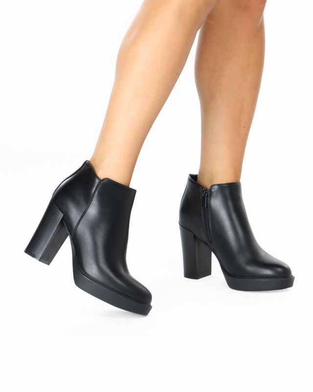Prodotto: MISS GLOBO - Tronchetto nero con zip laterale, tacco 9,5CM