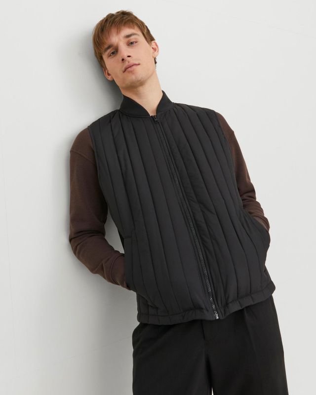 Prodotto: JACK&JONES - SMANICATO TRAPUNTATO NERO DA UOMO