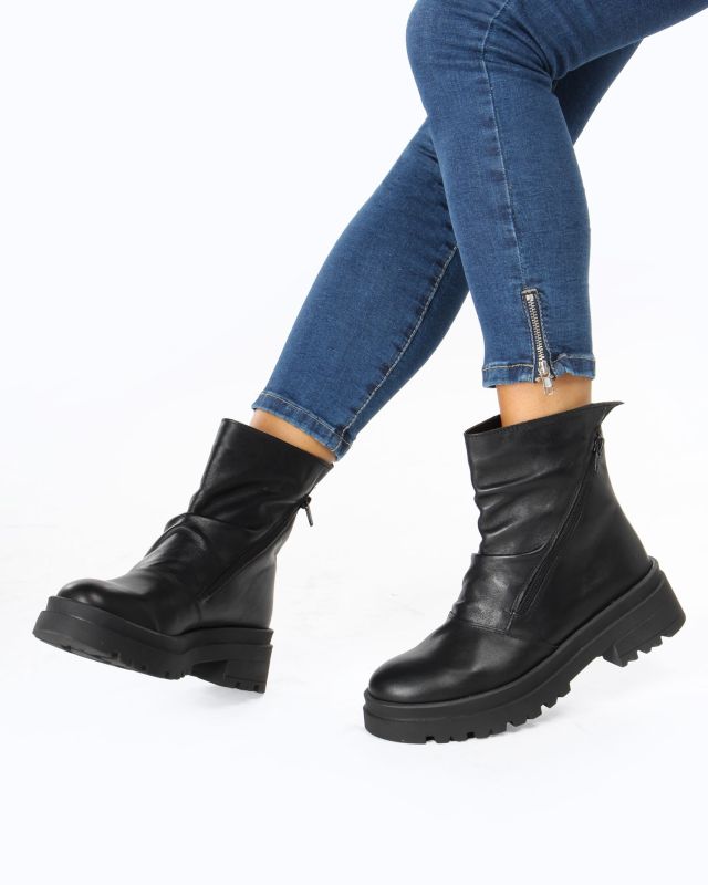 Prodotto: ROXY ROSE - Stivaletto nero in VERA PELLE con zip diagonali e gambale arricciato, tacco 4,5CM - MADE IN ITALY