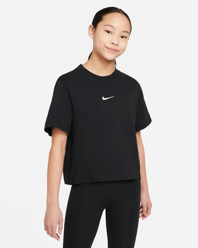 Prodotto: NIKE - T shirt loose fit nera  da bambino con logo bianco