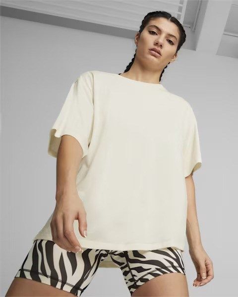 Prodotto: PUMA - T shirt relaxed fit bianca da donna in tessuto traspirante con stampa logo posteriore