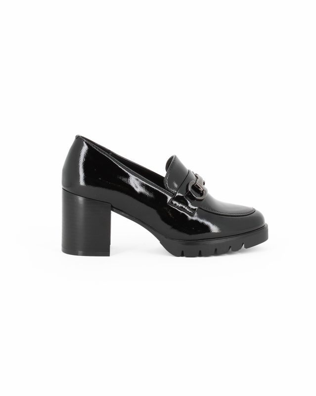 Prodotto: MISS GLOBO - Mocassino nero con moschettone e sottopiede in memory foam