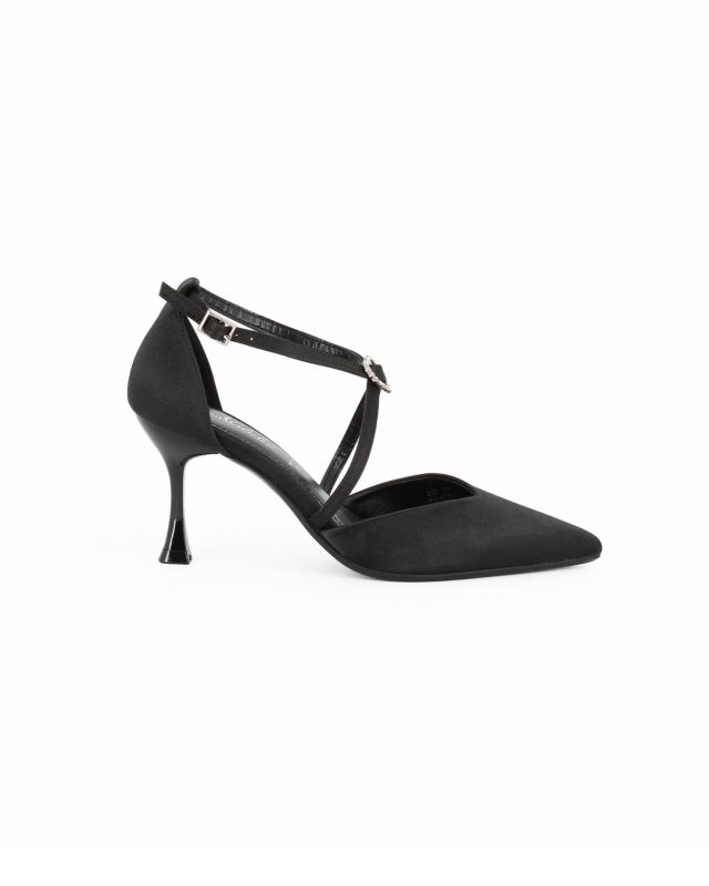 Prodotto: MISS GLOBO - Décolleté nera in raso con sottopiede in memory foam e cinturini incrociati con dettaglio cuore in strass, tacco 7,5CM