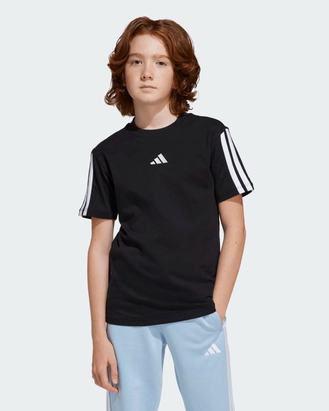Prodotto: ADIDAS - T-SHIRT MEZZA MANICA JUNIOR NERA CON BANDE BIANCHE ESSENTIALS 3-STRIPES COTTON TEE - JD6487