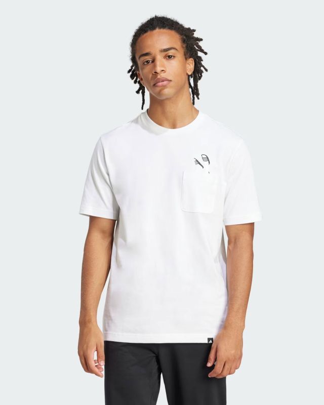 Prodotto: ADIDAS - T-SHIRT UOMO MEZZA MANICA  BIANCA LOUNGE SLIDES GRAPHIC POCKET - JC5282