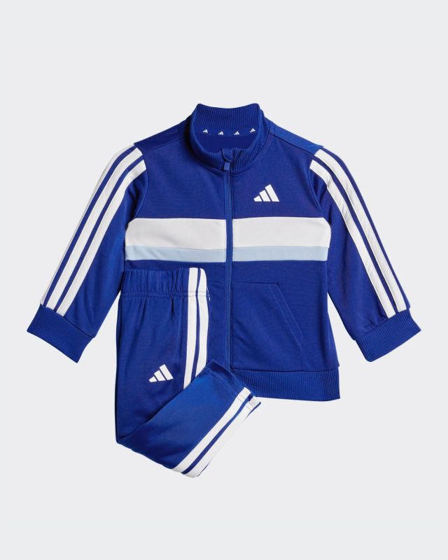 Prodotto: ADIDAS - TUTA COMPLETA BABY BLU, BIANCA E CELESTE CON 3 BANDE BIANCHE SEASONAL ESSENTIALS TIBERIO 3 STRIPES - JN2235
