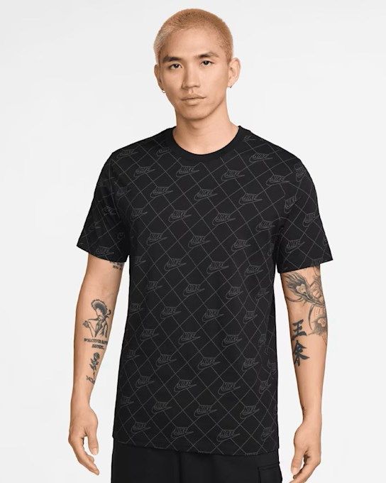 Prodotto: NIKE - T-SHIRT UOMO MEZZA MANICA NERA NSW TEE AOP SSNL CLUB, HQ9169-010
