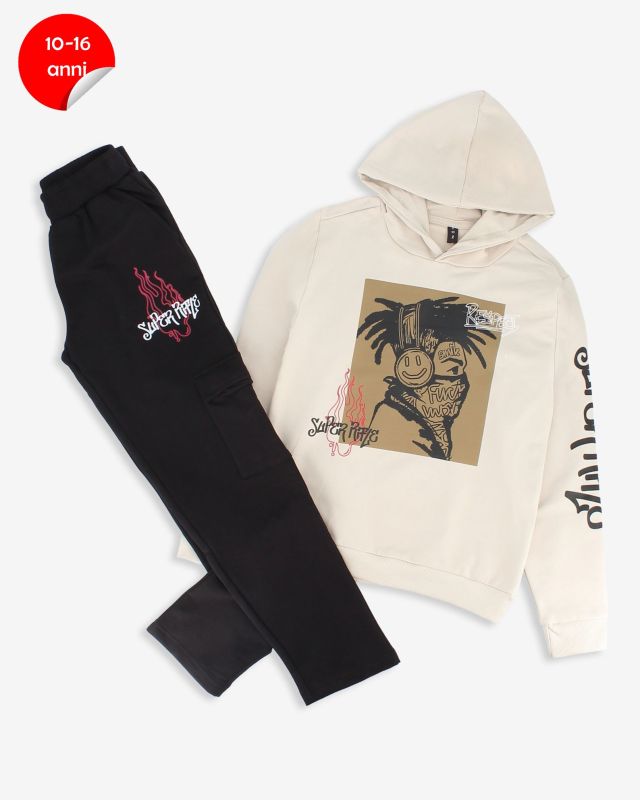 Prodotto: RIFLE - COMPLETO TUTA FELPA BEIGE CON CAPPUCCIO E STAMPA DA RAGAZZO
