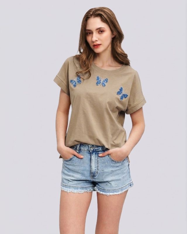 Prodotto: BACHATA - Tshirt manica corta beige con decorazione di farfalle