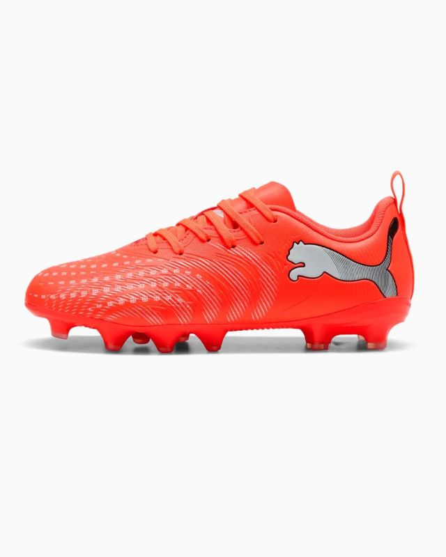 Prodotto: PUMA - SCARPA DA CALCIO KIDS FUTURE 9 PLAY FG/AG ROSSA FLUO CON DETTAGLI GRIGI E NERI  DAL 30 AL 38.5, 108715-01