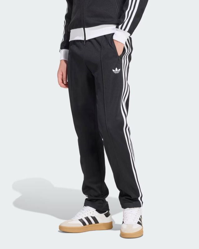Prodotto: ADIDAS -PANTALONE TUTA BECKENBAUER NERO CON DETTAGLI BIANCHI DA UOMO, KE3530
