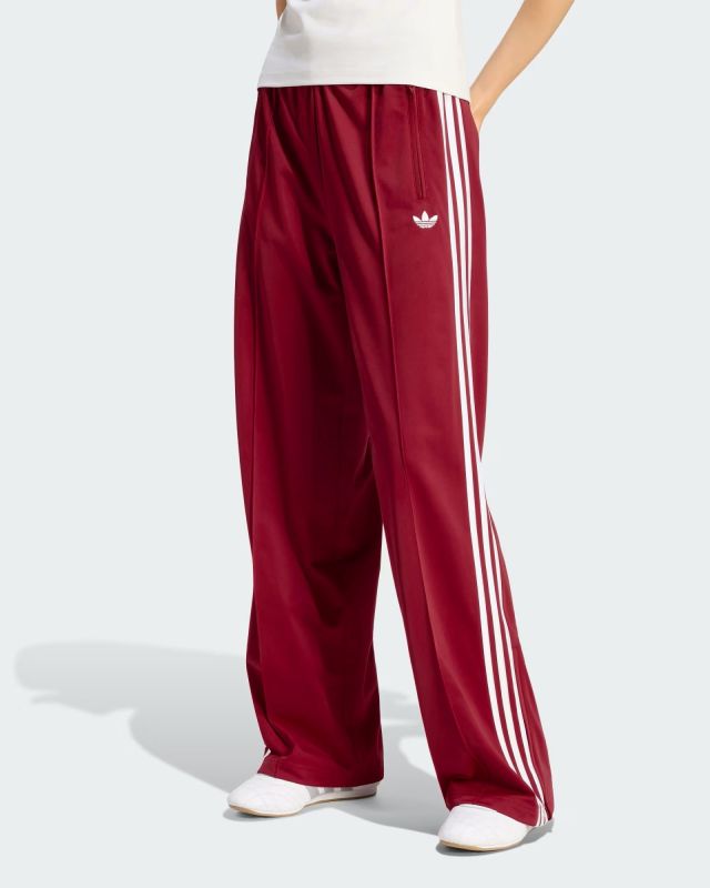 Prodotto: ADIDAS -PANTALONE TUTA FIREBIRD CLASSIC  ROSSO SCURO CON DETTAGLI BIANCHI DA DONNA, KS4794