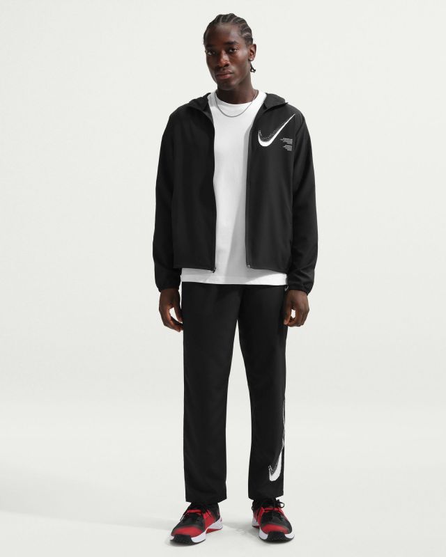 Prodotto: NIKE - GIACCA LEGGERA CON CAPPUCCIO FULL ZIP DF FORM GFX  NERA DA UOMO –  IF2199/010