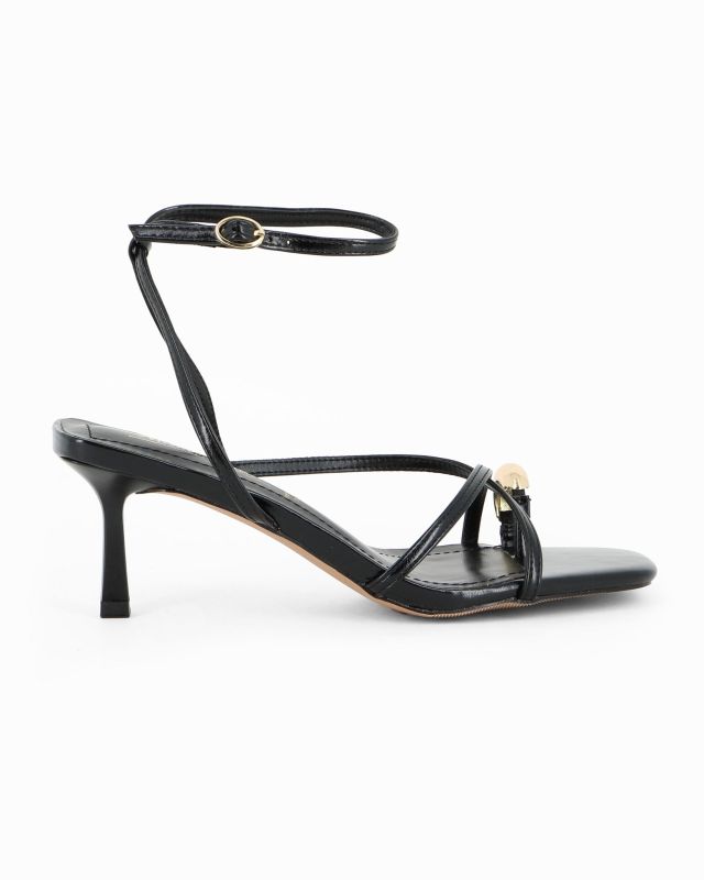 Prodotto: MISS GLOBO - Sandalo infradito nero con sottopiede in memory foam, punta quadrata e dettaglio metallico infra-alluce, tacco 6CM