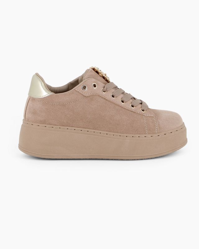 Prodotto: MISS GLOBO - Sneakers taupe scamosciata con lacci e applicazione gioiello
