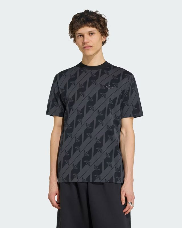 Prodotto: ADIDAS -T-SHIRT MEZZA MANICA MONOGRAM AOP NERA E GRIGIA DA UOMO, KS1698