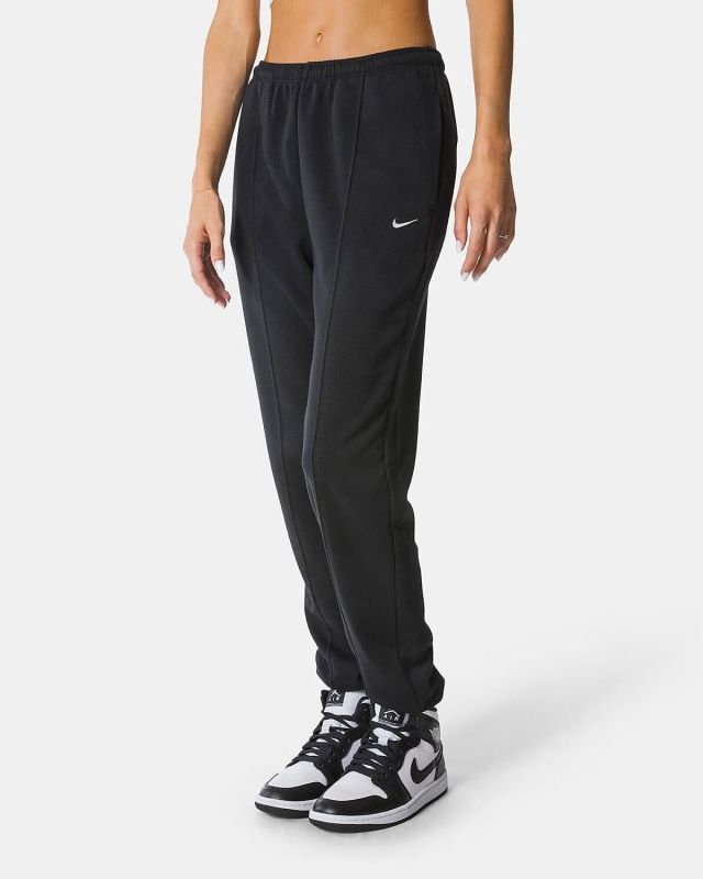 Prodotto: NIKE – PANTALONE TUTA NSW CHLL FT JGGR  NERO DA DONNA –  IF0232/010