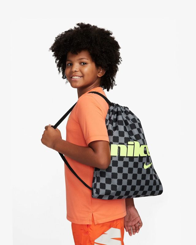 Product: NIKE - Sacca da palestra nera con logo giallo fluo (1 of 5)