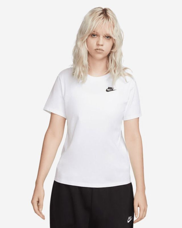 Prodotto: NIKE - T- SHIRT SPORTSWEAR CLUB ESSENTIALS BIANCA DA DONNA , DX7902/100