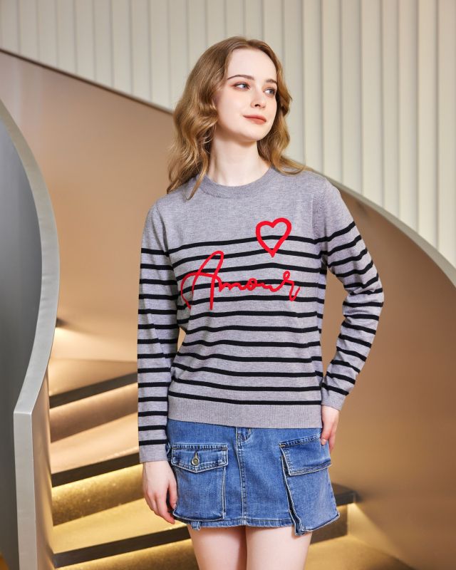 Prodotto: BACHATA - Maglia manica lunga grigia a righe nere con scritta Amour