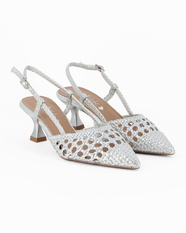 Prodotto: MISS GLOBO - Décolleté slingback argento con sottopiede in VERA PELLE e punta traforata, tacco 5,5CM