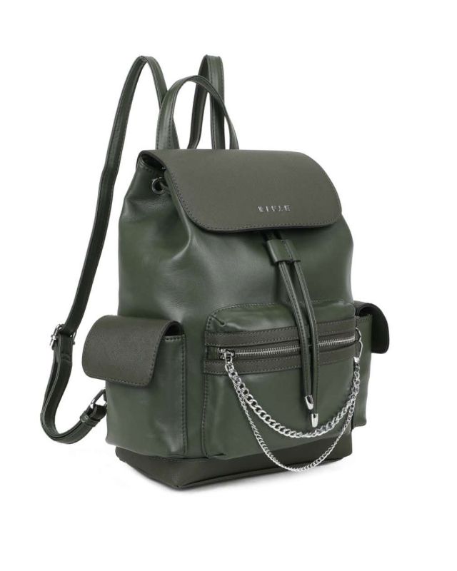 Prodotto: RIFLE - Zaino verde multitasche con coulisse e patta, dettaglio catenina