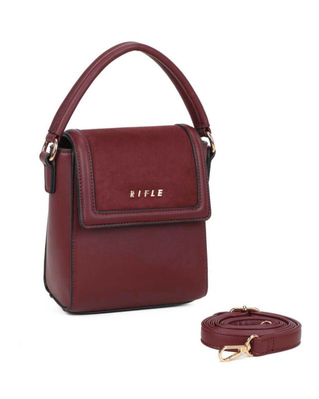 Prodotto: RIFLE - Minibag bordeaux con un manico e patta scamosciata, tracolla removibile