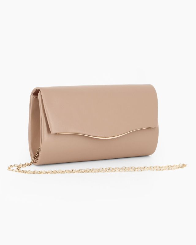 Prodotto: MISS GLOBO - Pochette beige con patta e dettaglio in metallo oro