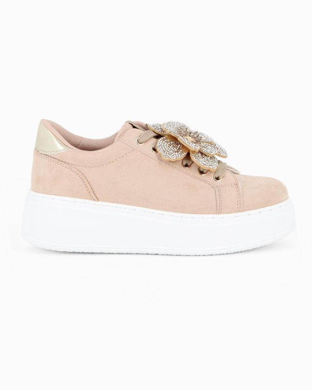 Prodotto: MISS GLOBO - Sneakers beige scamosciata con lacci e applicazione fiore in strass
